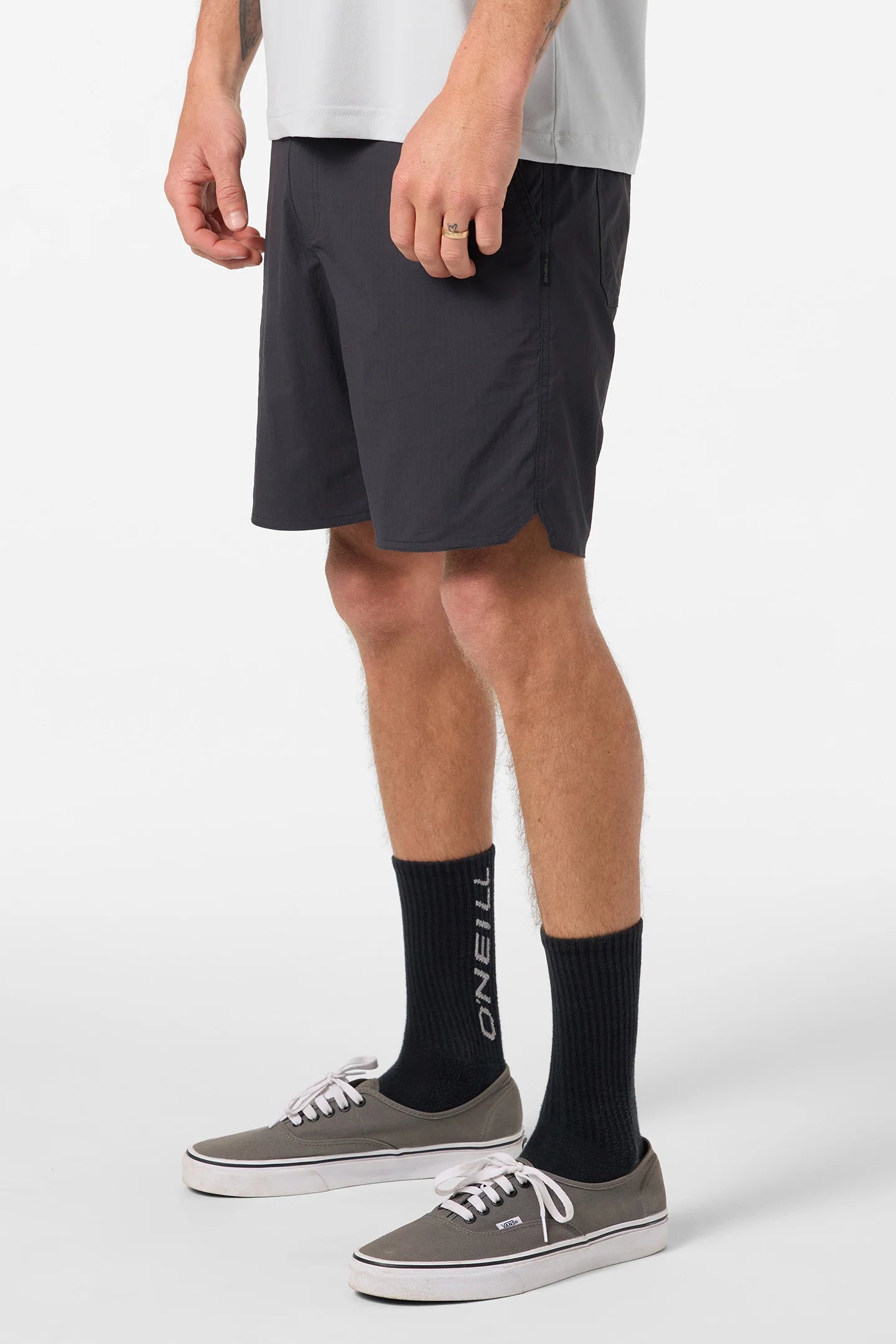 trvlr black hybrid short