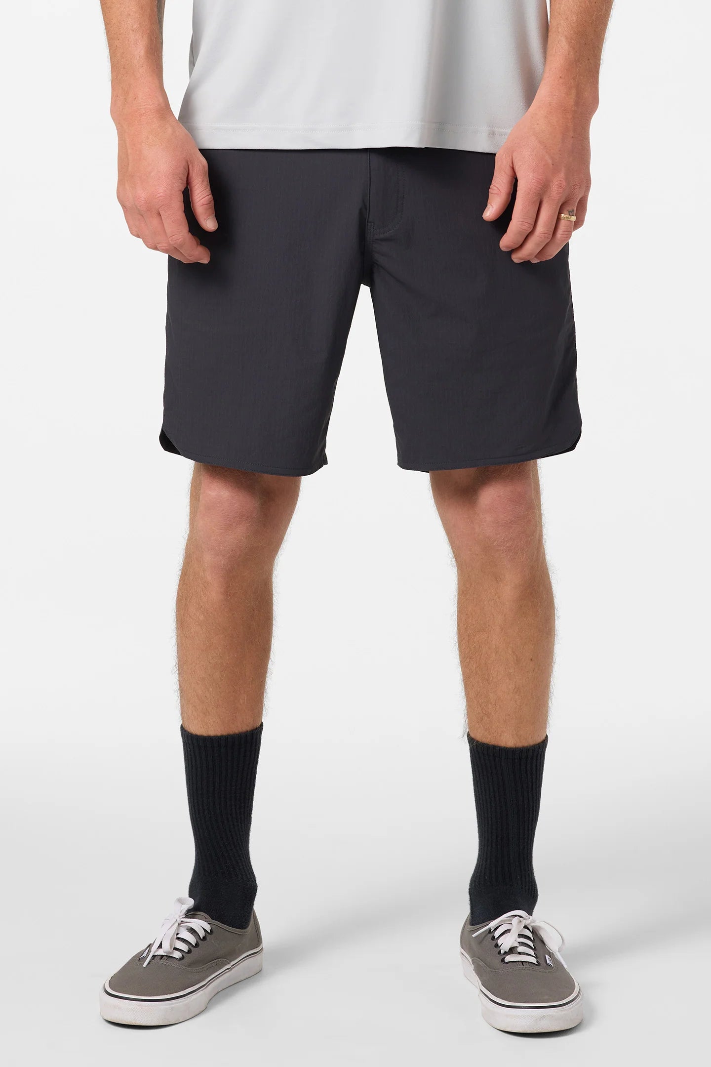 trvlr black hybrid short